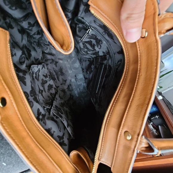 Rebeccaminkoff designer Purse butterfly lining with Gold Hardware. - Picture 5 of 8